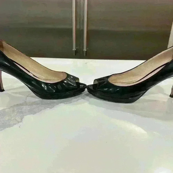 Prada patent leather peep toe heals. GUC, Sz 40. Smoke free home - Picture 3 of 4